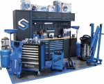 Implantation podium Stilker avec mobilier d'atelier