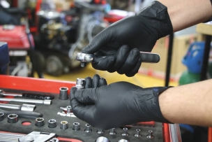 Gants jetables ambidextres nitrile 240mm noir T8 - Boîte de 100 pcs Gants jetables ambidextres nitrile 240mm noir T8 - Boîte de 100 pcs