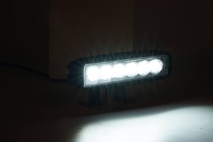 Phare de travail rectangle LED 10/30V 18W 1200 lumens faisceau large - blister