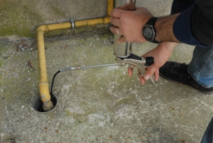 Pistolet pneumatique pour insonorisant avec adaptateur universel et poignée en aluminium