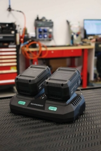 Chargeur double 3A pour batteries Schneider