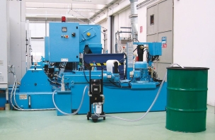 Pompe à huile électrique à palette 230V avec filtre et tuyaux sur chariot mobile