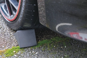 Cale caoutchouc pour véhicules 105x75x75mm - lot de 2 pcs