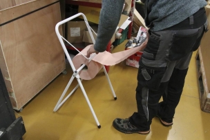 Dérouleur de papier sur pieds en acier tubulaire