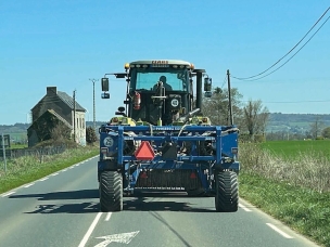 Plaque pour véhicule lent