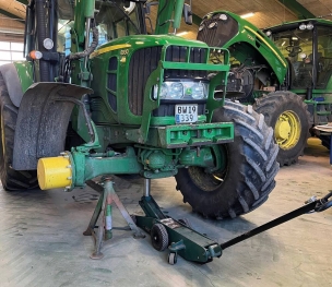 Cric rouleur oléopneumatique 10T 150/580mm longueur 1,38m Cric rouleur oléopneumatique 10T 150/580mm longueur 1,38m