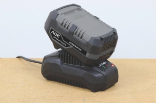 Chargeur ancienne génération pour batterie 2,4A pour réf.50515/50516/50517 Schneider