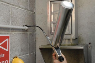 Pistolet pneumatique pour insonorisant avec adaptateur universel et poignée en aluminium