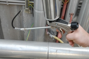 Pistolet pneumatique pour insonorisant avec adaptateur universel et poignée en aluminium