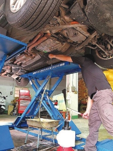 Réservoir pour remplissage d'huile de transmission 7,5L avec 8 adaptateurs