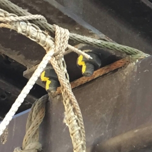 Peinture de sécurité jaune pour vis