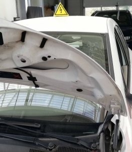 Cône de signalisation aimanté pour danger électrique