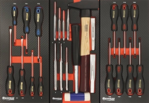 Servante d'atelier 7 tiroirs et 2 portes latérales composée de 69 outils + consommables - modules finition carbone