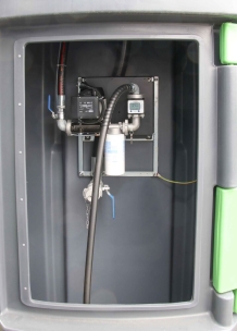 Cuve de stockage gasoil PEHD 5000L DP avec armoire intégrée pour station à gasoil 230V 79 l/min et pistolet automatique/Compteur/filtre