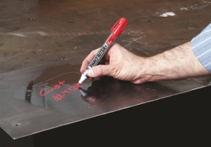 Feutre à peinture liquide permanent rouge surface huileuse