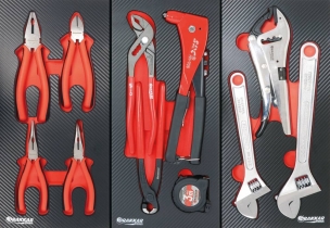 Servante d'atelier 7 tiroirs et 2 portes latérales composée de 69 outils + consommables - modules finition carbone