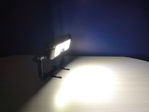 Projecteur LED solaire 1150 lumens 10W avec détecteur - pliable