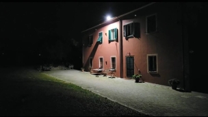 Projecteur LED solaire 1500 lumens 10W avec détecteur et télécommande - Panneau déporté