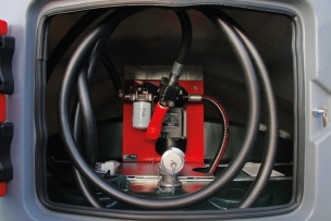 Cuve de stockage gasoil PEHD 5000L DP avec armoire intégrée pour station à gasoil 230V 100 l/min pistolet automatique/compteur/filtre