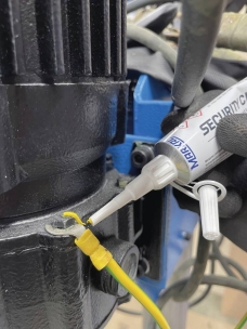 Peinture de sécurité jaune pour vis